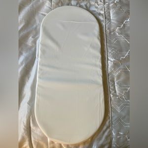 Happiest baby Snoo bassinet mattress pad and cover
